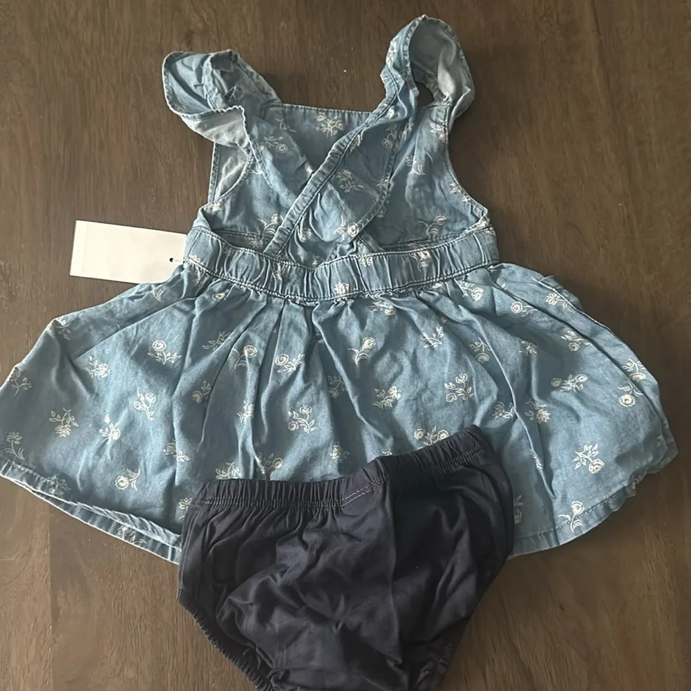 NWT  Sale‼️‼️Baby Girl OshKosh B'gosh® Floral Chambray Dress 6 MONTHS, Denim